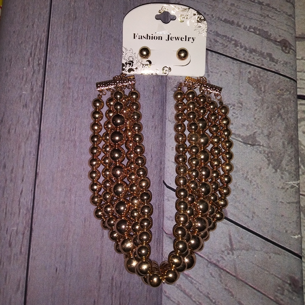Diving for Pearls Necklace Set